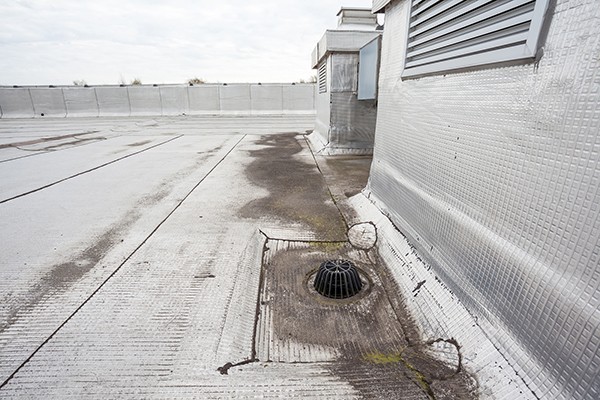 a flat roof drain with molds